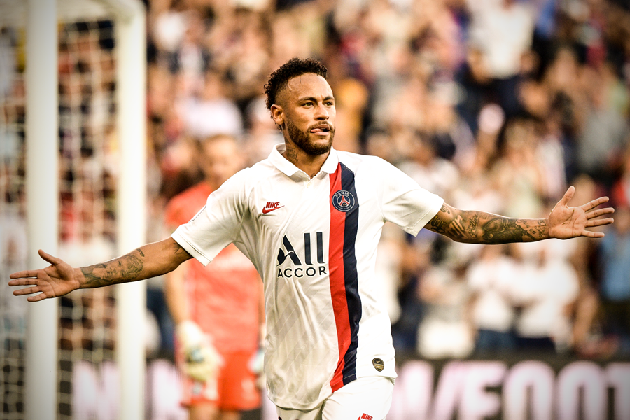 曼联巴萨等球队推出复古球衣 你爱哪款?