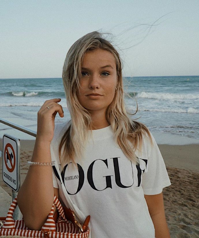 恩爱眷侣！巴萨天才身旁一直有这小花陪伴