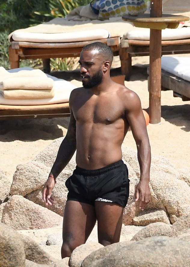 阿森纳神锋沙滩私会神秘波霸