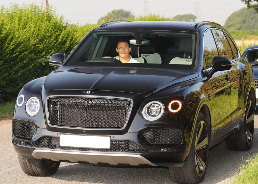 桑切斯现身曼联基地 曝他已接近国米