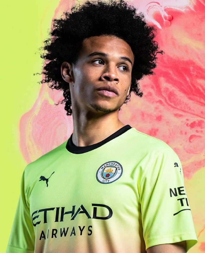 亮眼！曼城发布第三球衣