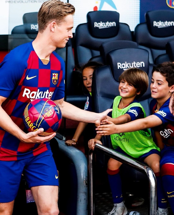 巴萨久盼一人终于亮相了！