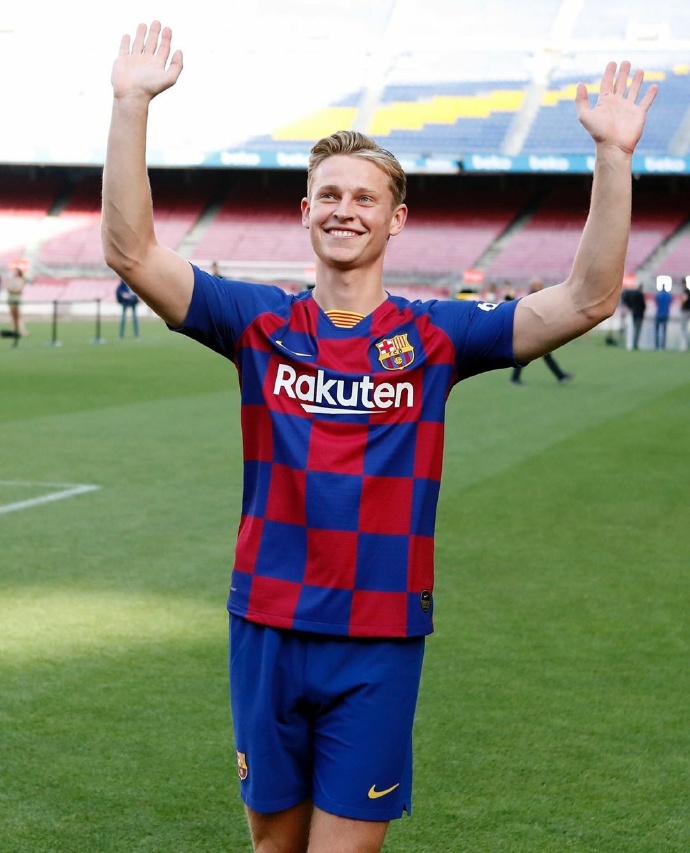 巴萨久盼一人终于亮相了！