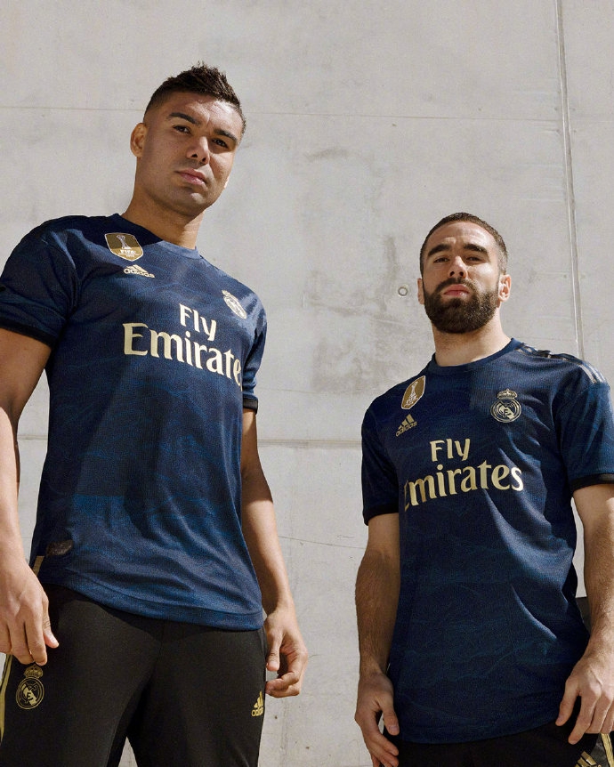 大气尊贵！皇马新赛季客场球衣