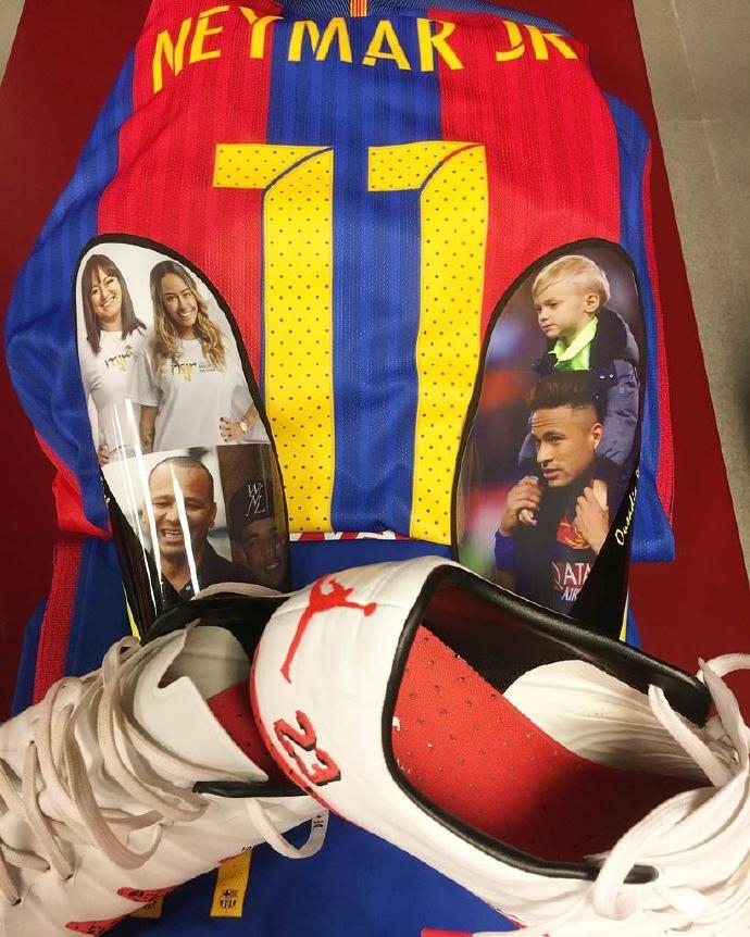 C罗内马尔的护腿板长这样