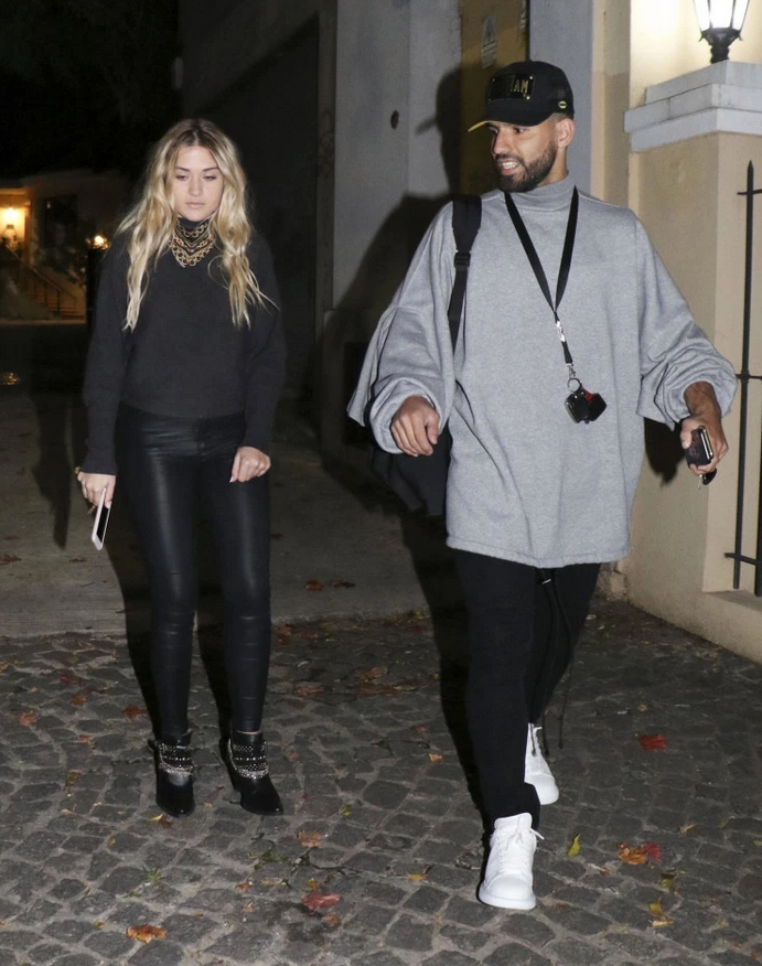 阿圭罗见女友家长 带了啥礼物？