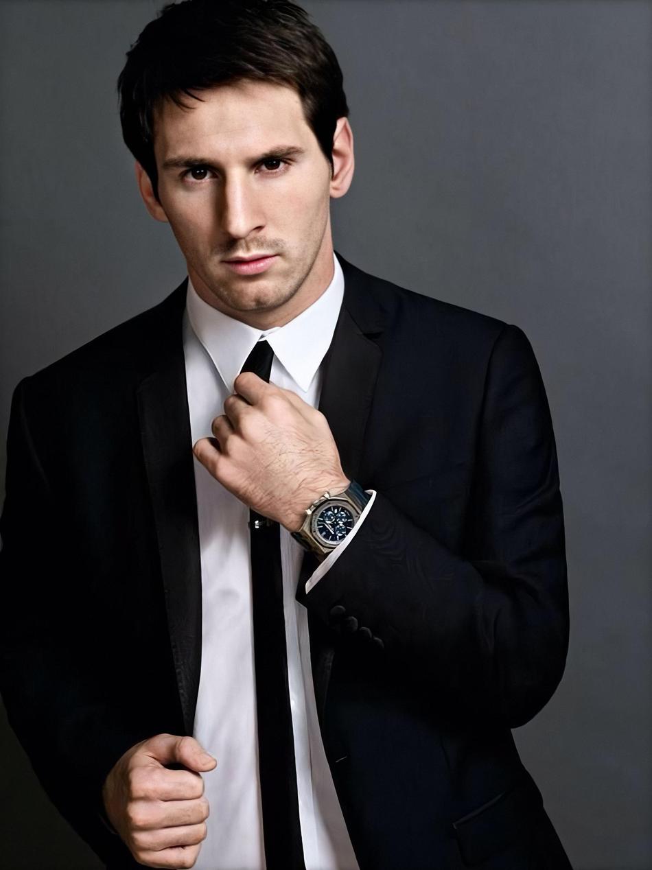 帅!梅西身穿西装照