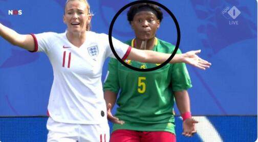 伊詹古向托尼-达根身上吐痰