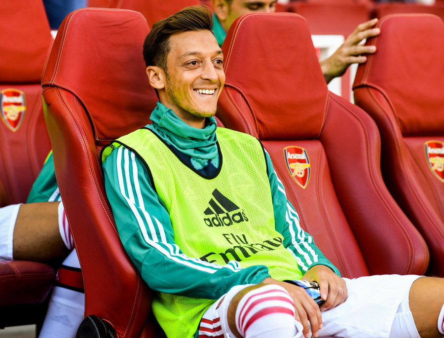 终于在阿森纳阵中又看到厄齐尔