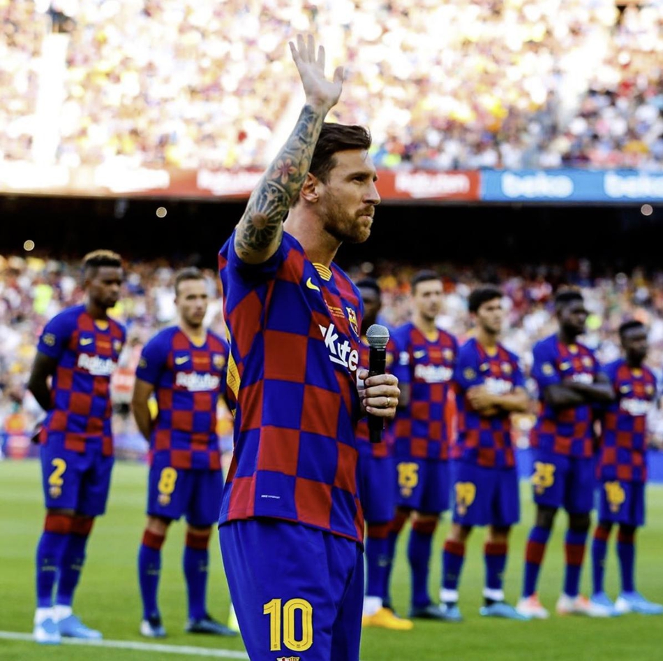 梅西亮相诺坎普振奋演讲动员新赛季