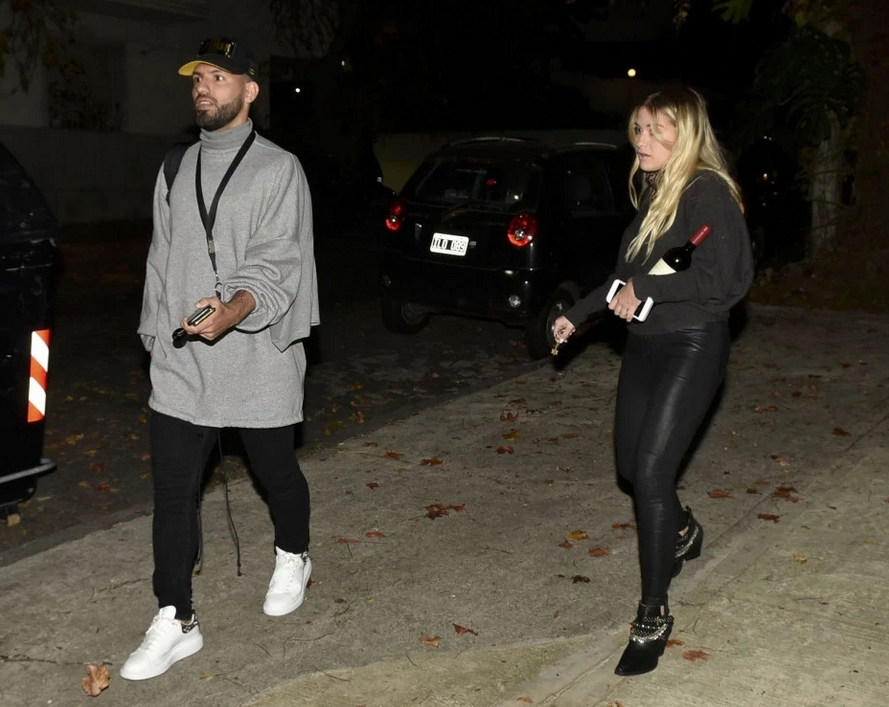 阿圭罗见女友家长 带了啥礼物？