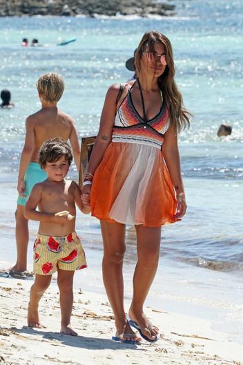 梅西夜总会里手抓爱妻臀部