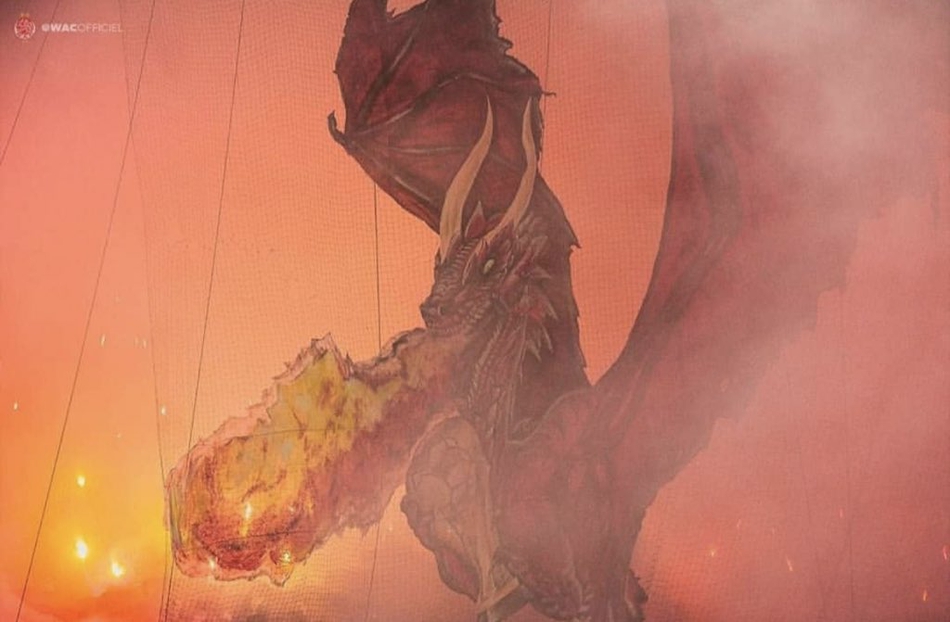 震撼！看台变地狱 喷火龙飞天