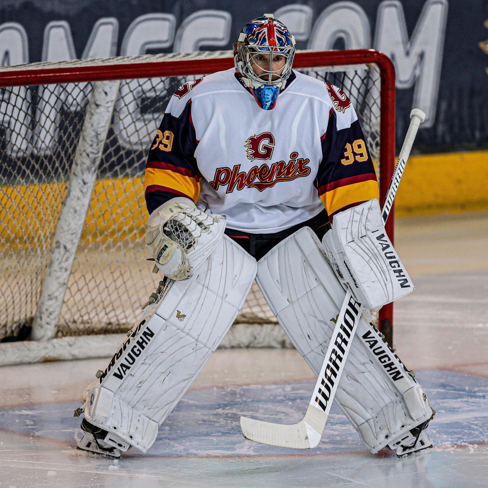 切赫冰球生涯首秀 订制头盔一半切尔西一半阿森纳