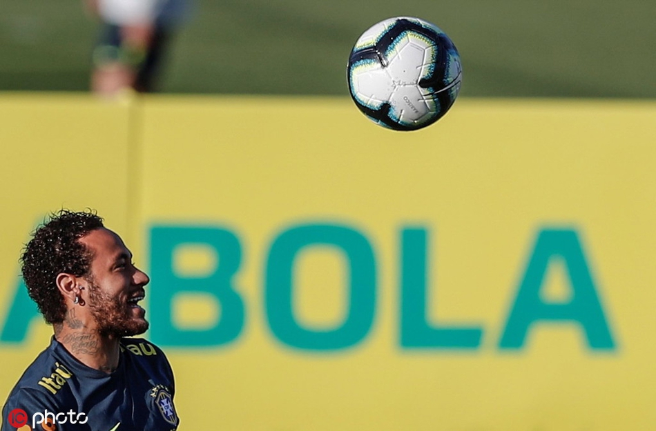 内马尔又伤了?一瘸一拐退出训练