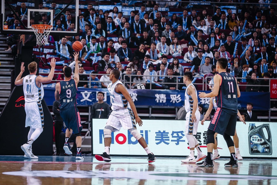 CBA第1轮:北京84-87广东