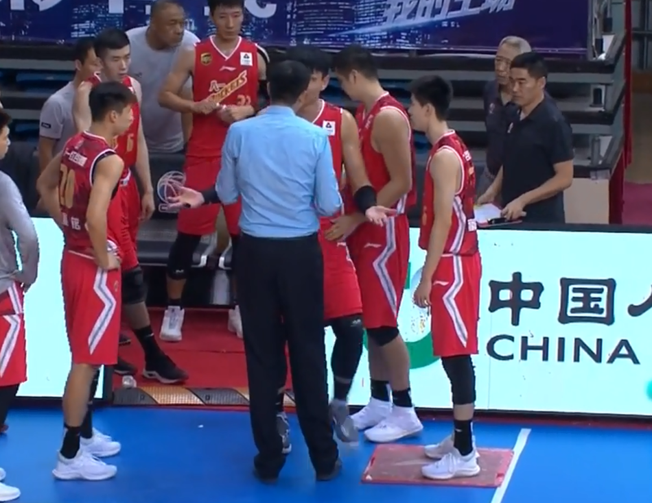 许钟豪与王治郅激烈言语冲突