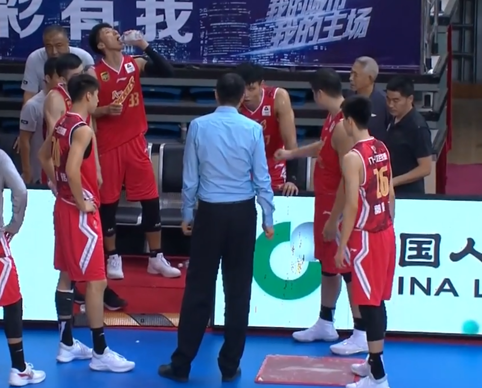 许钟豪与王治郅激烈言语冲突