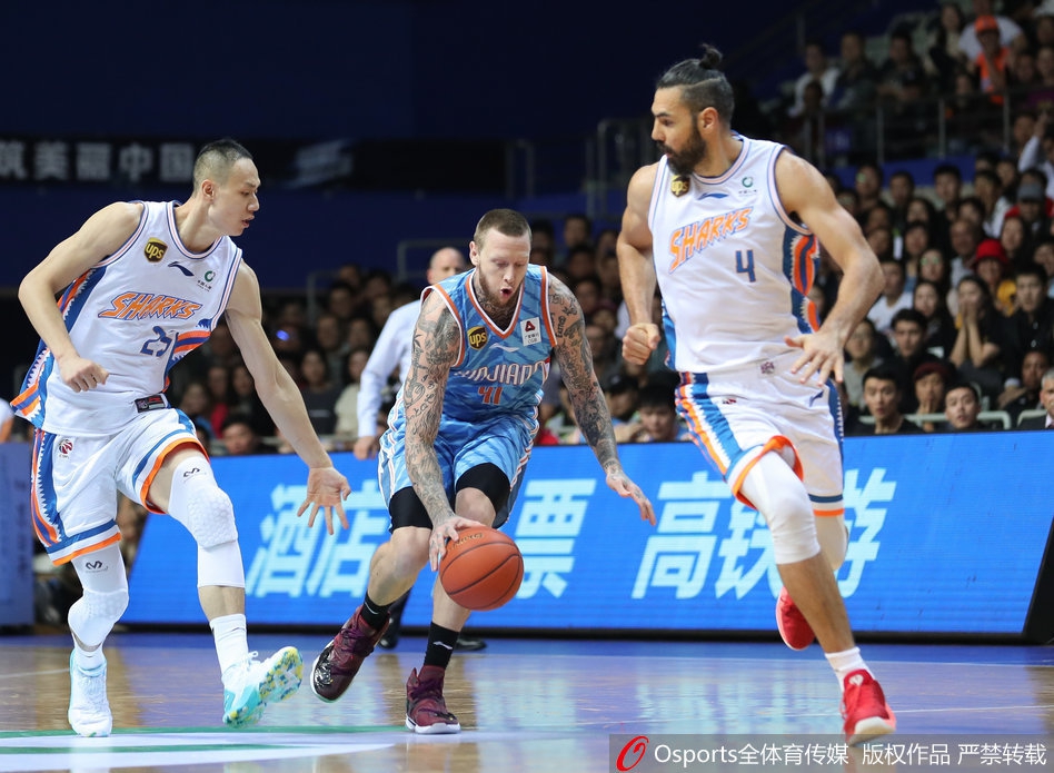 CBA第13轮：上海105-95新疆