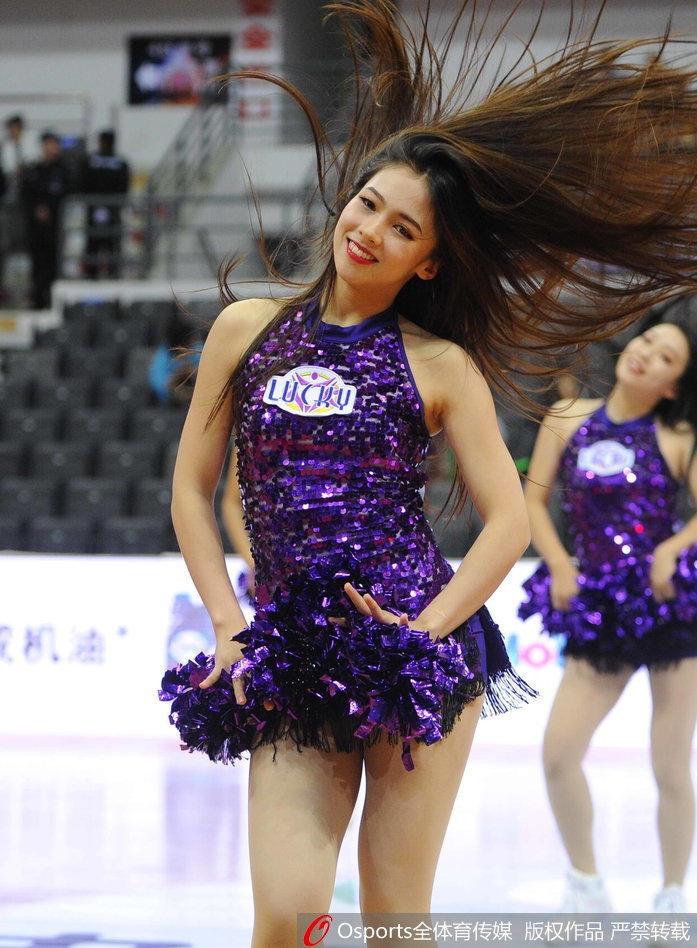 CBA季前赛丹东站篮球宝贝活力四射