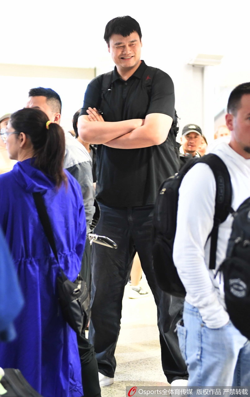 姚明抵达赌城督战男篮出战夏季联赛
