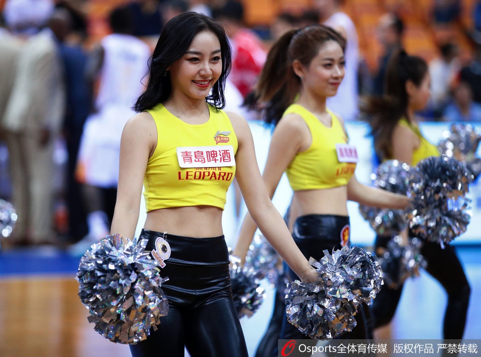 CBA啦啦队:暖冬中的清纯女神