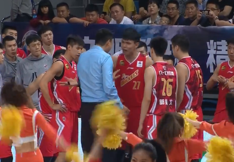 许钟豪与王治郅激烈言语冲突