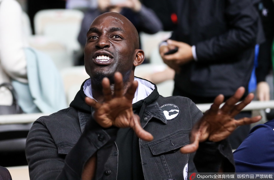 加内特现身上海队主场助阵