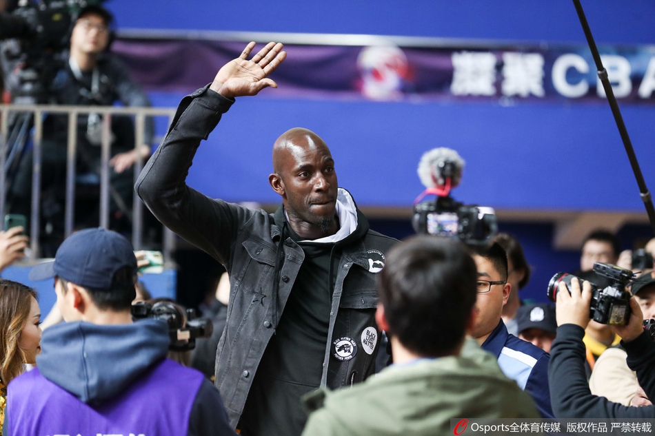 加内特现身上海队主场助阵