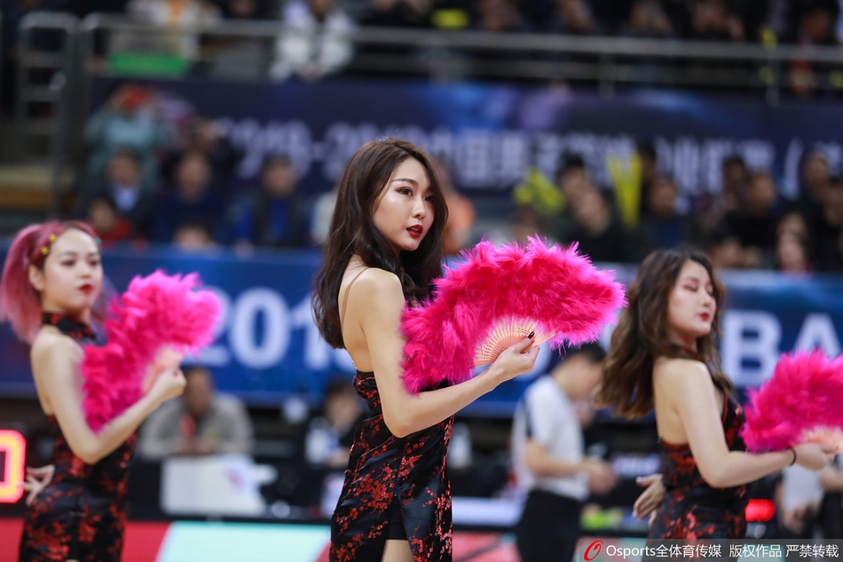 美女宝贝"扇子SHOW"尽显半遮面之美