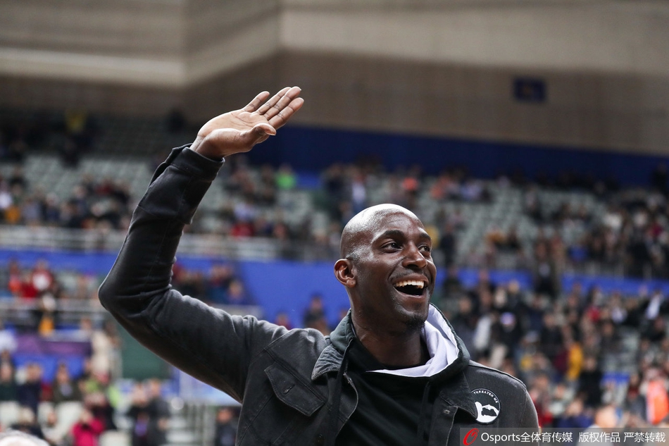 加内特现身上海队主场助阵