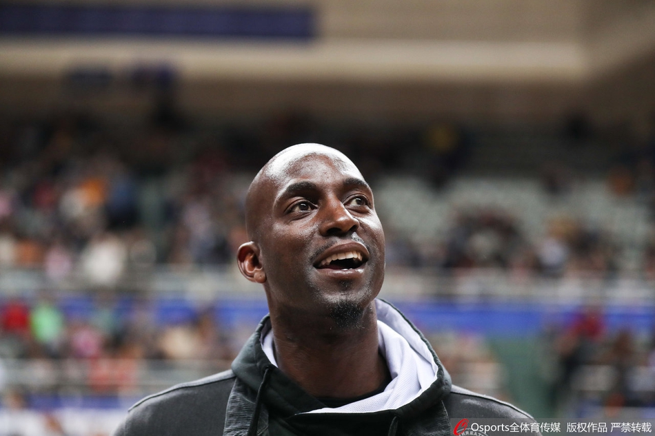 加内特现身上海队主场助阵