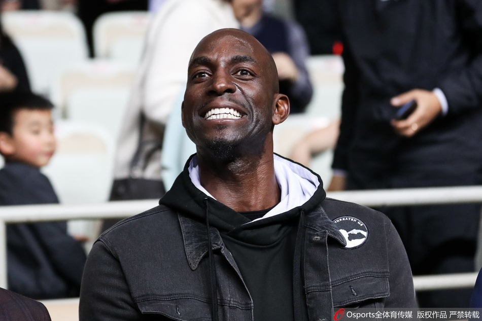 加内特现身上海队主场助阵