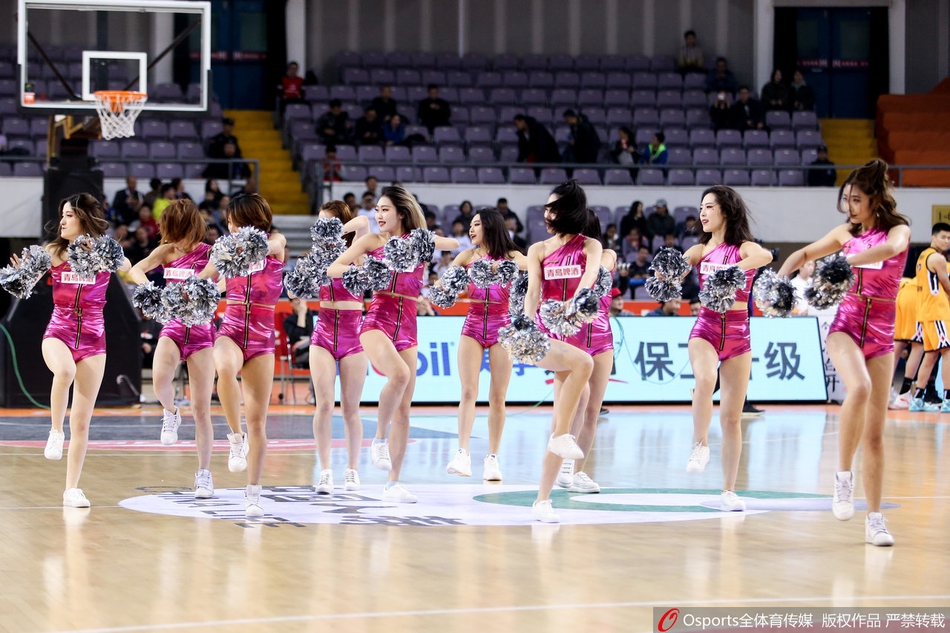 北京北控篮球宝贝热舞助威