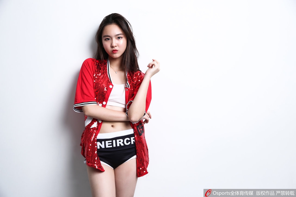 舞时尚啦啦队活力写真助阵广东队季后赛