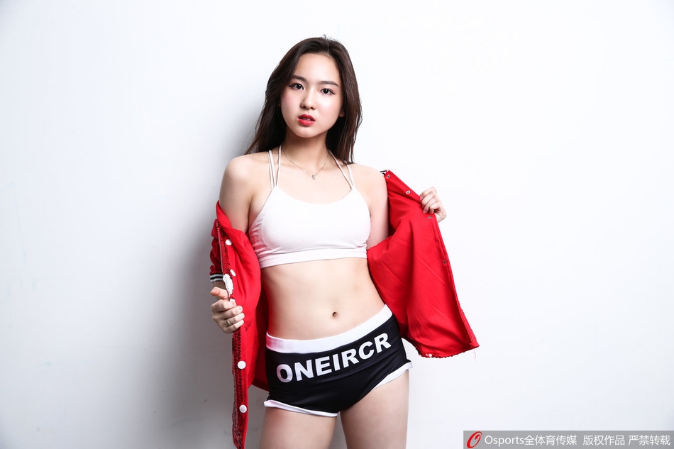 舞时尚啦啦队活力写真助阵广东队季后赛