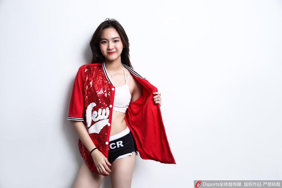 舞时尚啦啦队活力写真助阵广东队季后赛