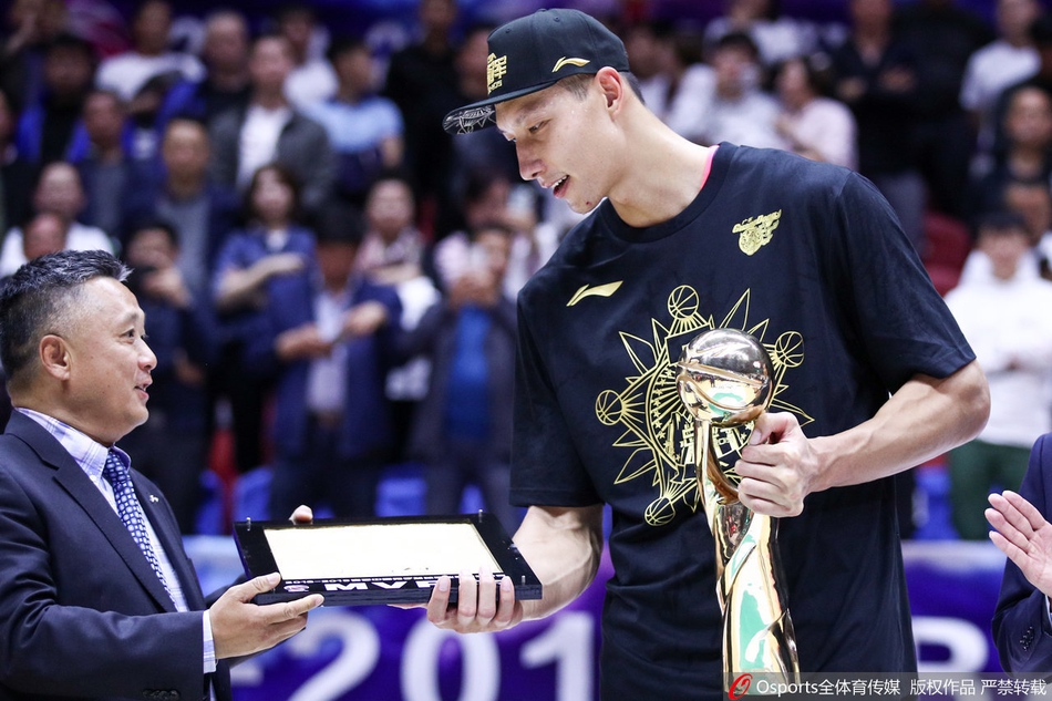 易建联获2018-19赛季总决赛MVP
