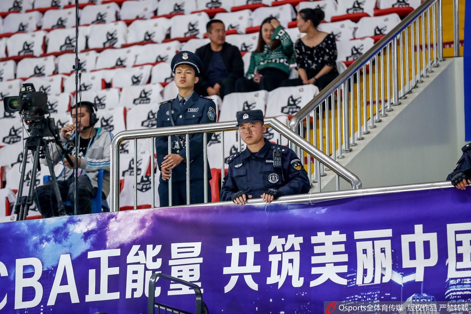 总决赛G4：新疆主场安保人员严阵以待