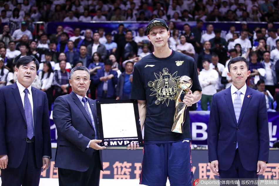 易建联获2018-19赛季总决赛MVP