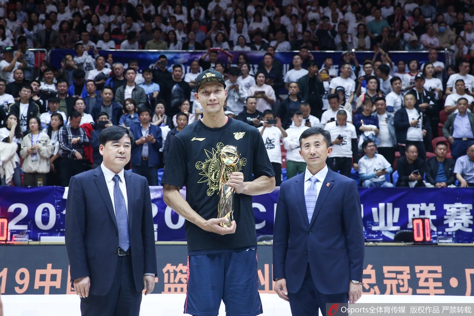 易建联获2018-19赛季总决赛MVP