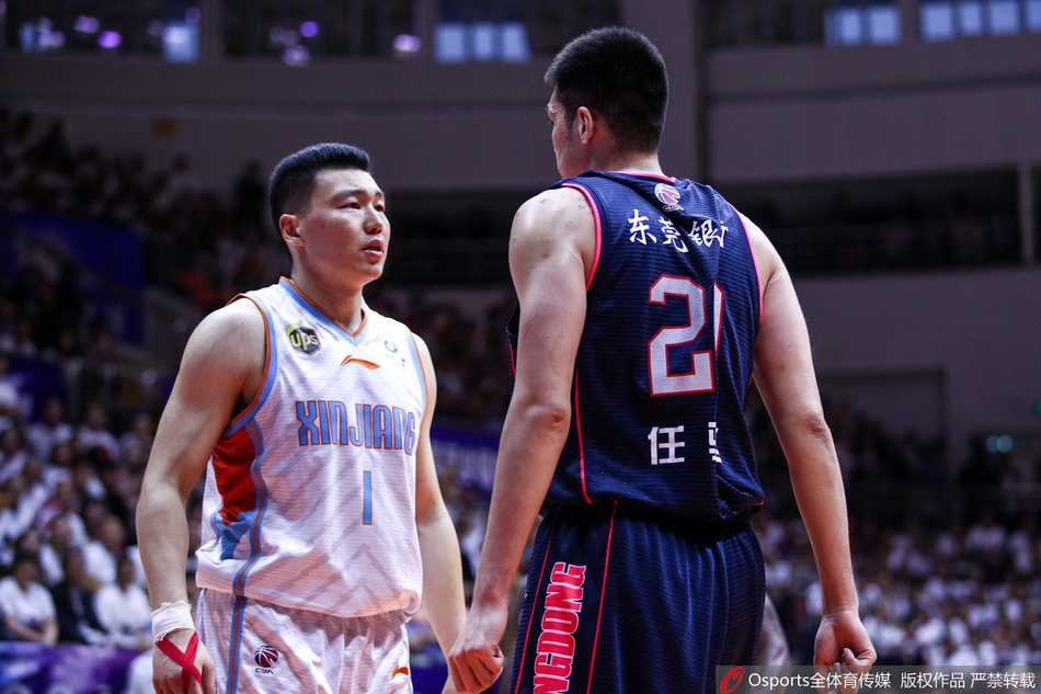 总决赛G4：李根与任骏飞对峙险冲突