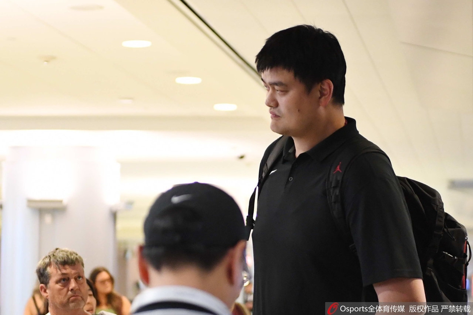 姚明抵达赌城督战男篮出战夏季联赛