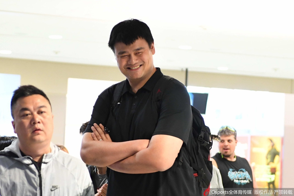 姚明抵达赌城督战男篮出战夏季联赛