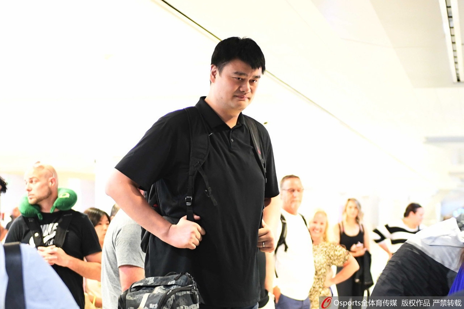 姚明抵达赌城督战男篮出战夏季联赛