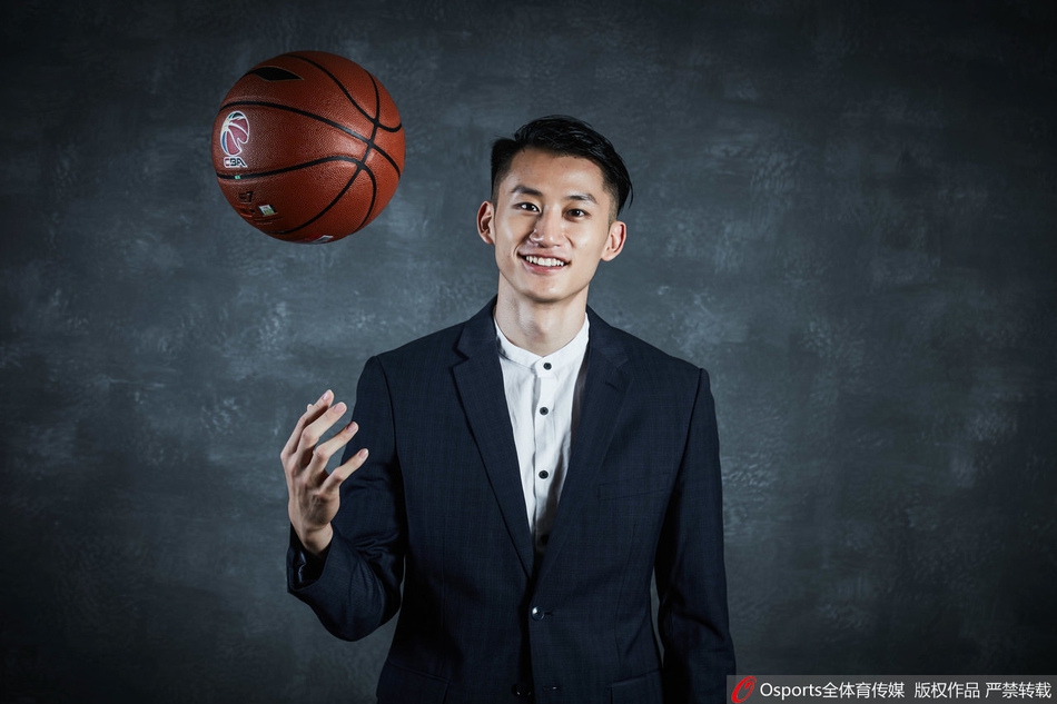 CBA选秀大会球员拍摄正装写真
