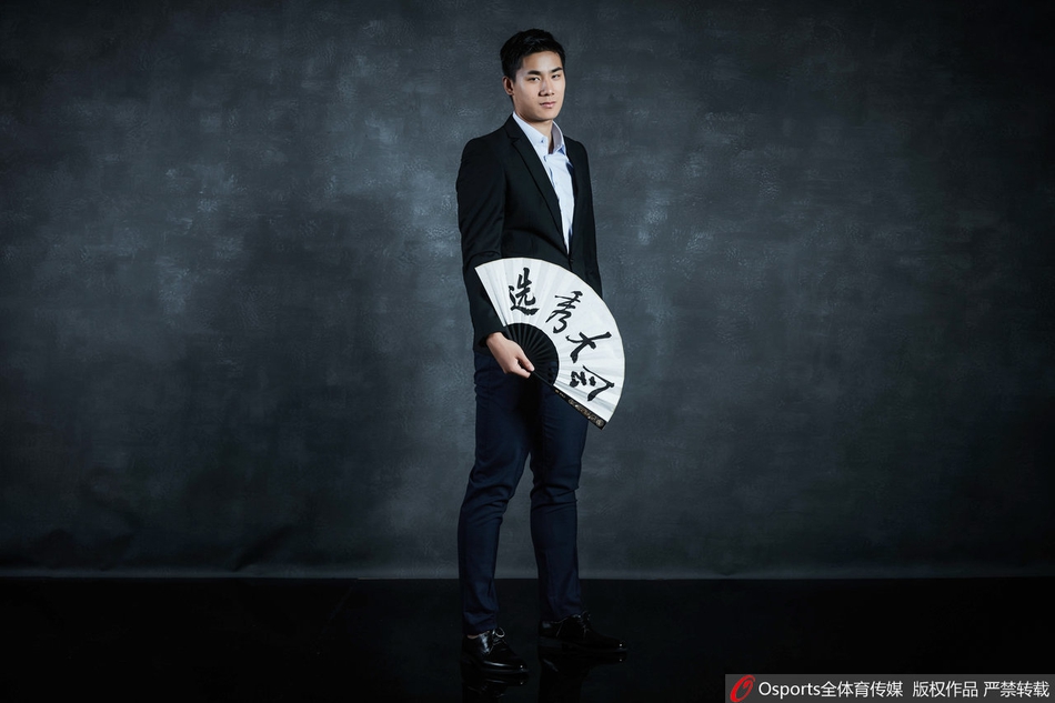CBA选秀大会球员拍摄正装写真