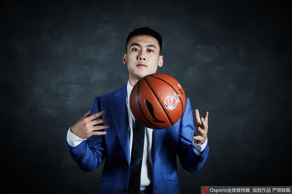 CBA选秀大会球员拍摄正装写真