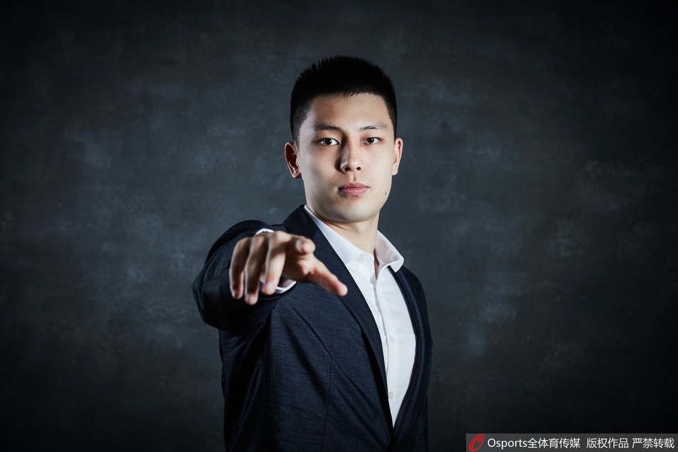 CBA选秀大会球员拍摄正装写真