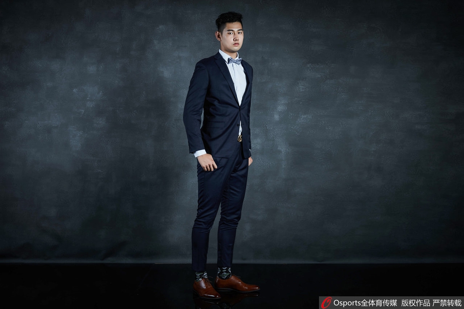 CBA选秀大会球员拍摄正装写真